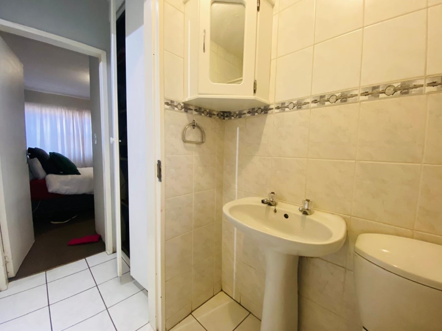 2 Bedroom Property for Sale in Vorna Valley Gauteng