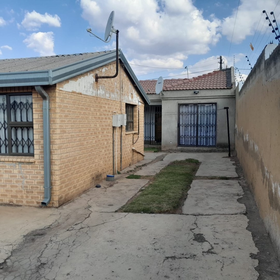 To Let  Bedroom Property for Rent in Naledi Gauteng