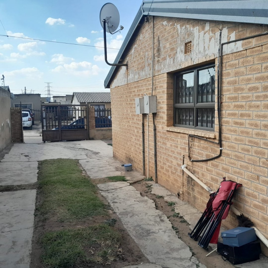 To Let  Bedroom Property for Rent in Naledi Gauteng