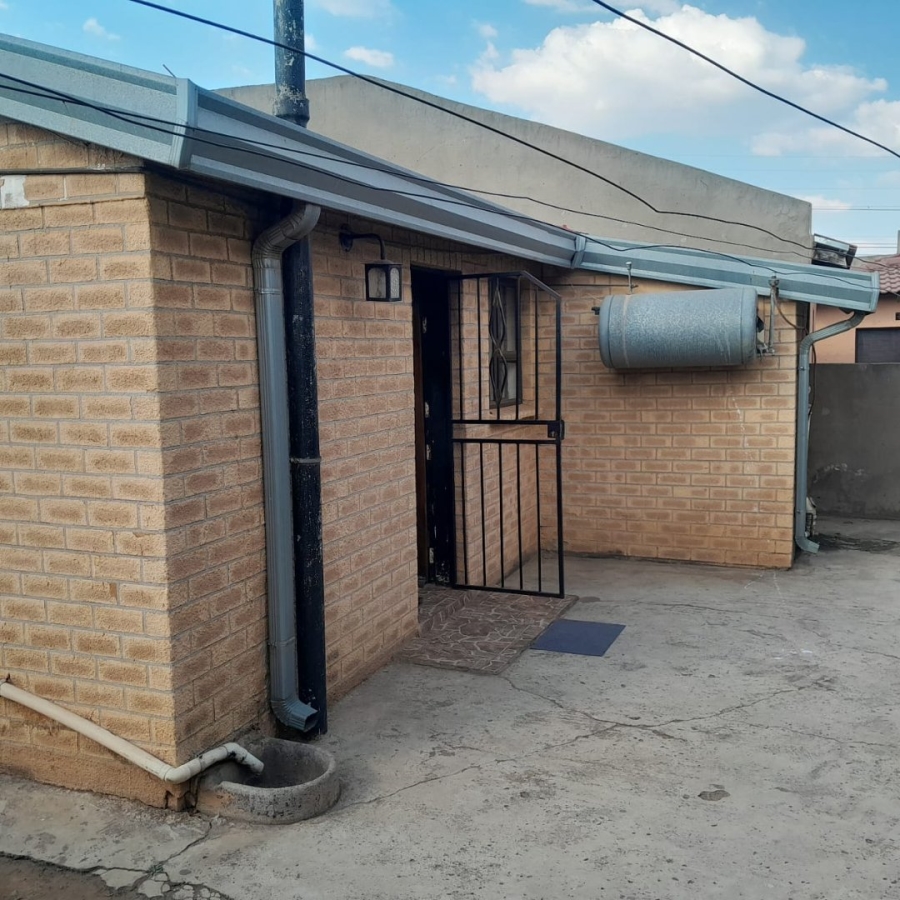 To Let  Bedroom Property for Rent in Naledi Gauteng