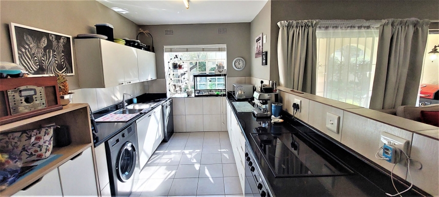 To Let 2 Bedroom Property for Rent in Bryanston Gauteng