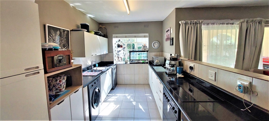 To Let 2 Bedroom Property for Rent in Bryanston Gauteng