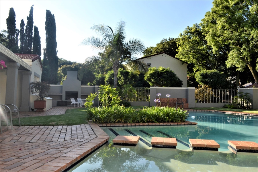 To Let 2 Bedroom Property for Rent in Bryanston Gauteng