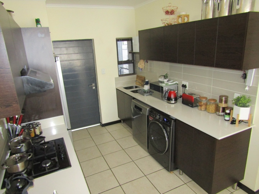 2 Bedroom Property for Sale in Oakdene Gauteng