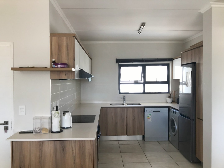 2 Bedroom Property for Sale in Crowthorne AH Gauteng