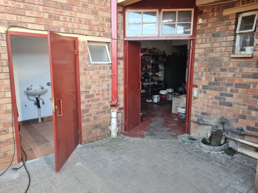 Commercial Property for Sale in Lenasia Ext 7 Gauteng