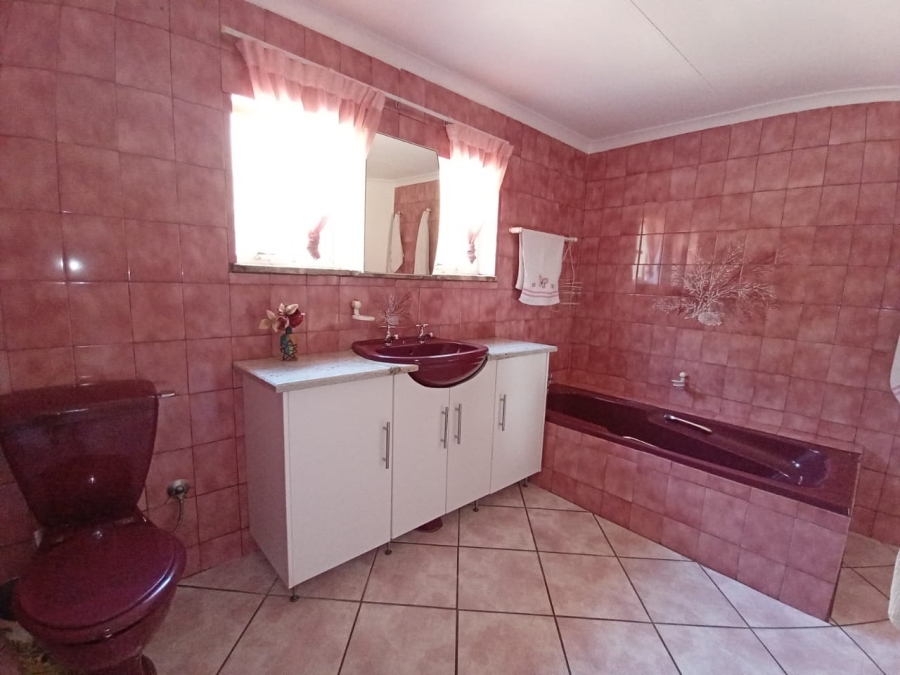 5 Bedroom Property for Sale in Kenmare Gauteng