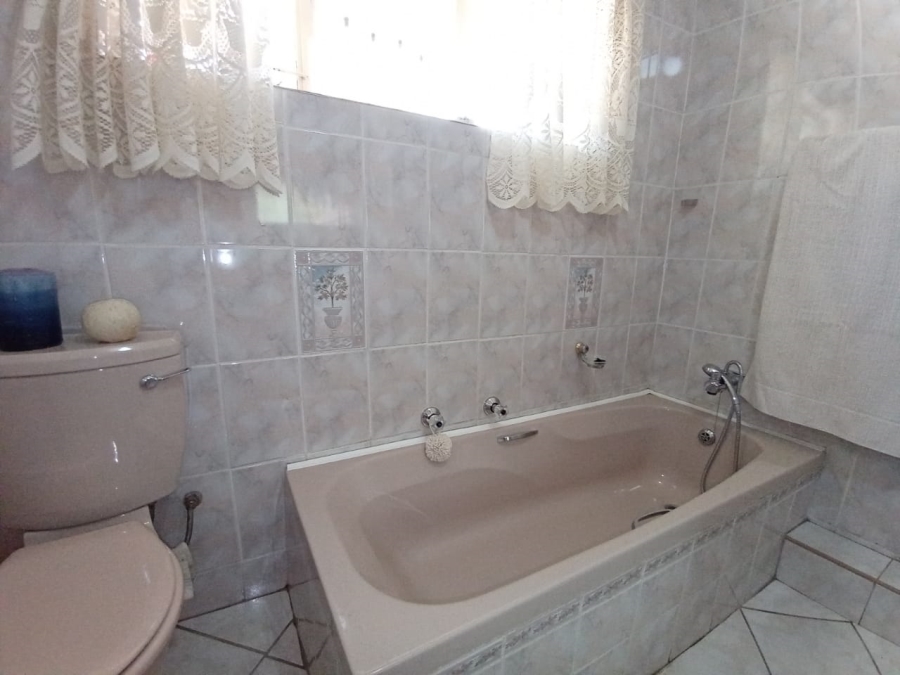 5 Bedroom Property for Sale in Kenmare Gauteng