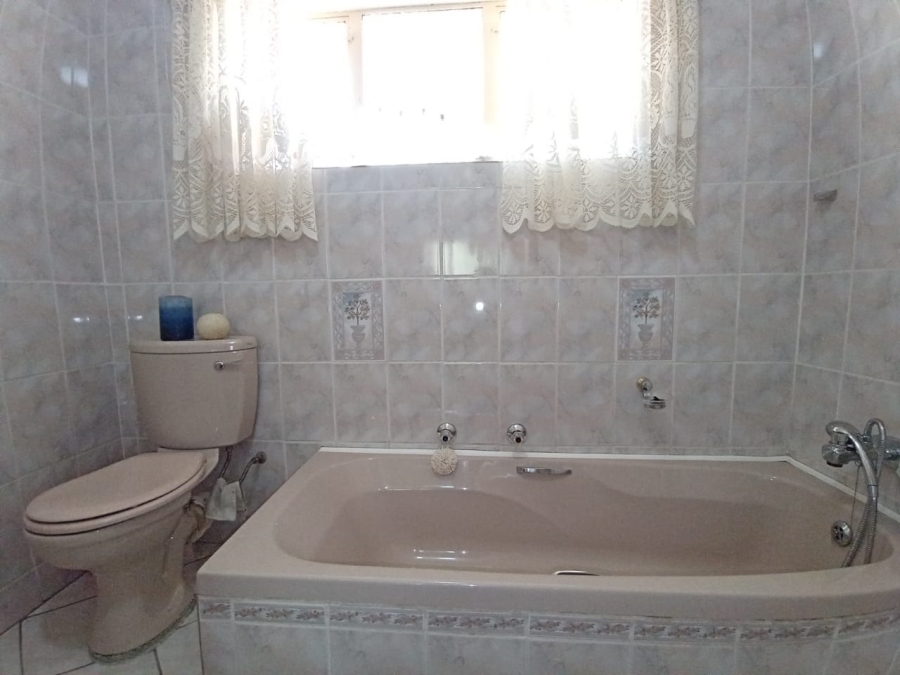 5 Bedroom Property for Sale in Kenmare Gauteng