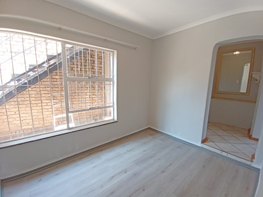 5 Bedroom Property for Sale in Kenmare Gauteng