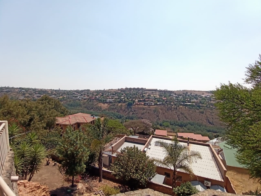 5 Bedroom Property for Sale in Kenmare Gauteng