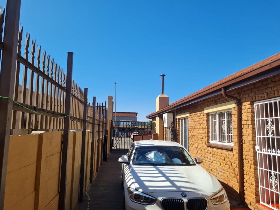 Commercial Property for Sale in Lenasia Ext 1 Gauteng