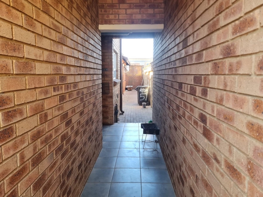 Commercial Property for Sale in Lenasia Ext 1 Gauteng