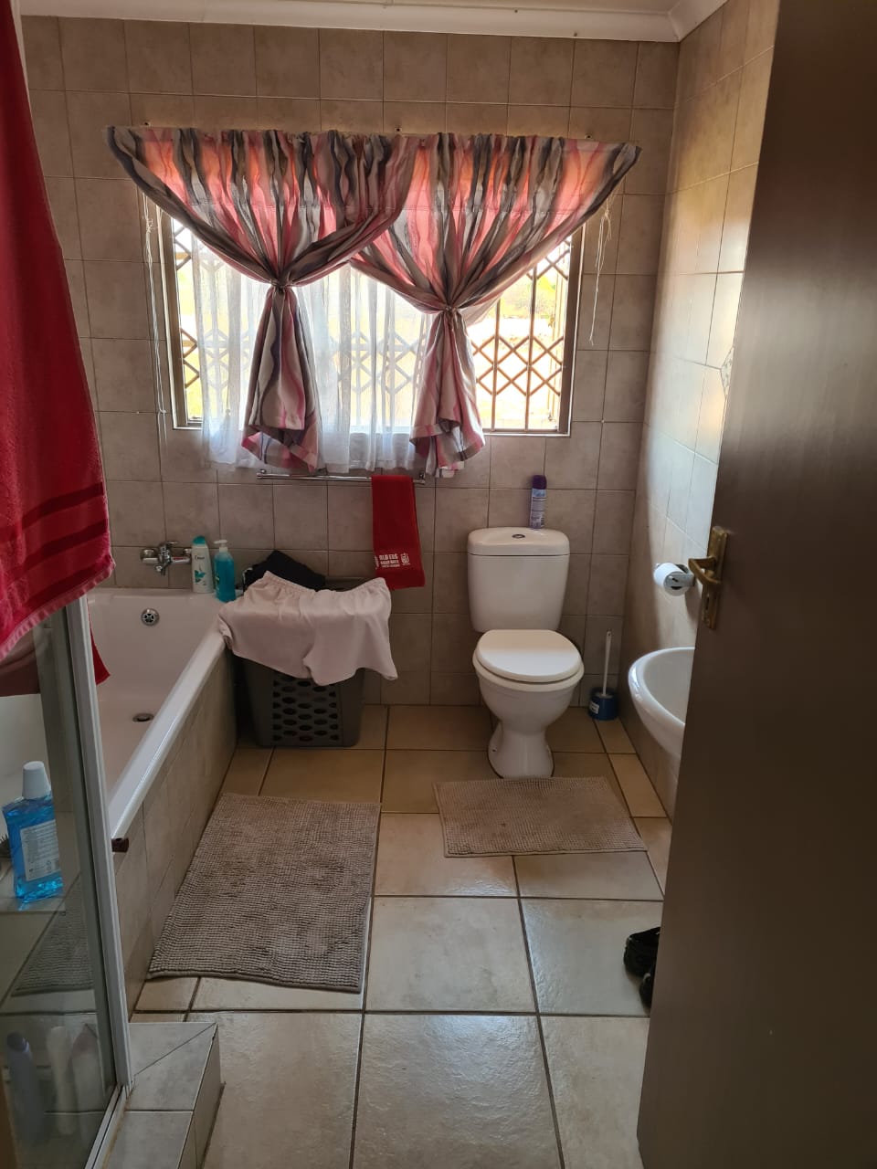 To Let 5 Bedroom Property for Rent in Gerardsville Gauteng