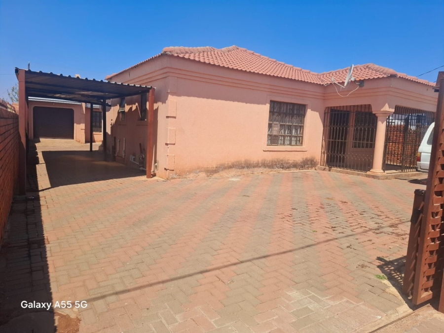 4 Bedroom Property for Sale in Soshanguve GG Gauteng