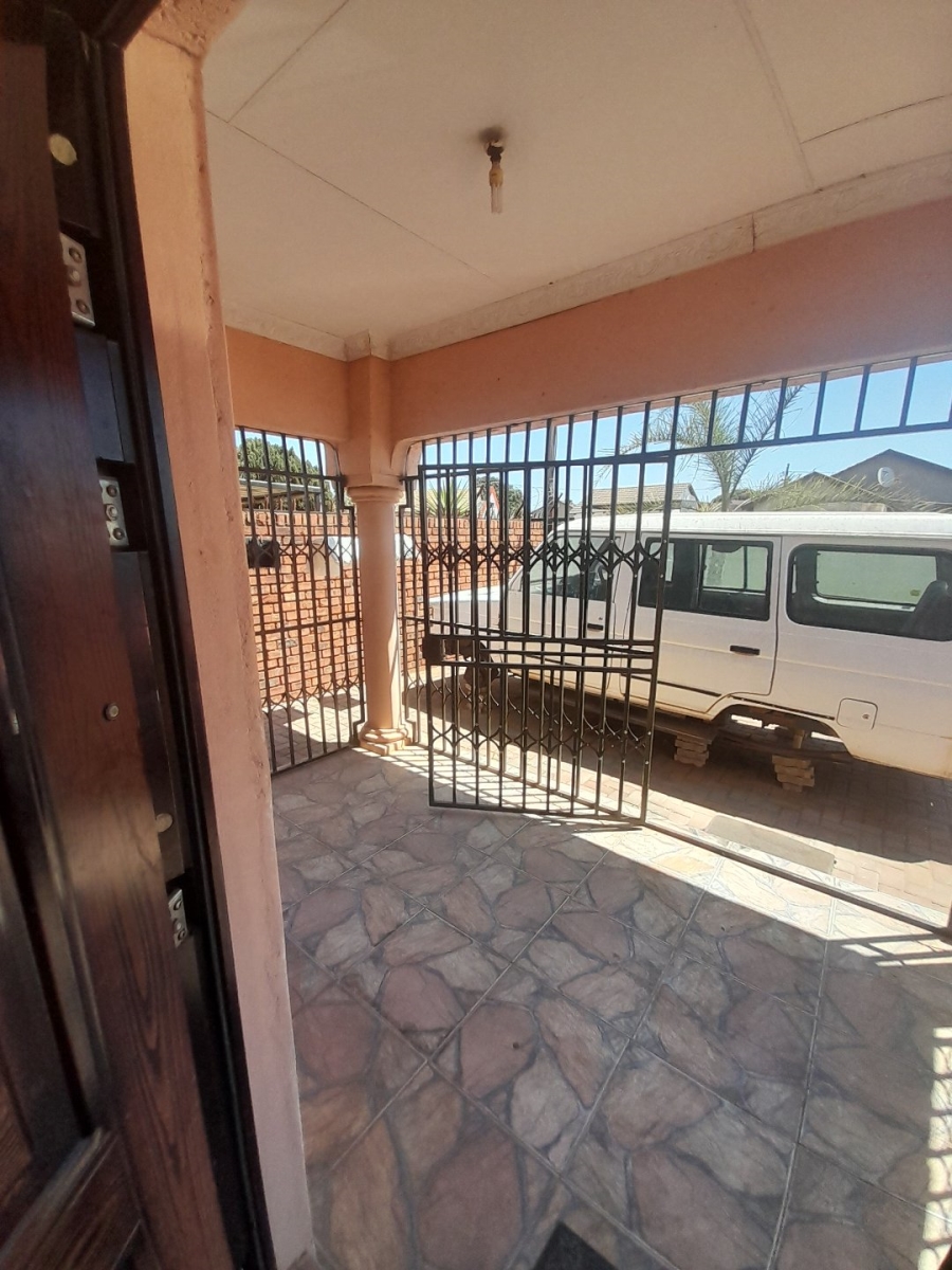 4 Bedroom Property for Sale in Soshanguve GG Gauteng