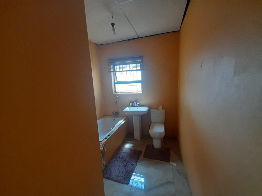 4 Bedroom Property for Sale in Soshanguve GG Gauteng