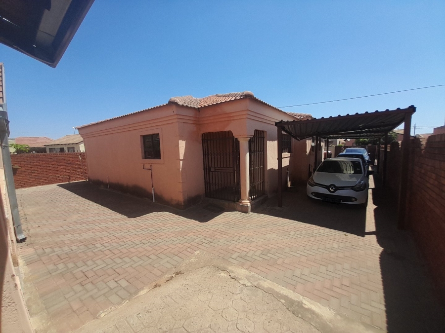 4 Bedroom Property for Sale in Soshanguve GG Gauteng