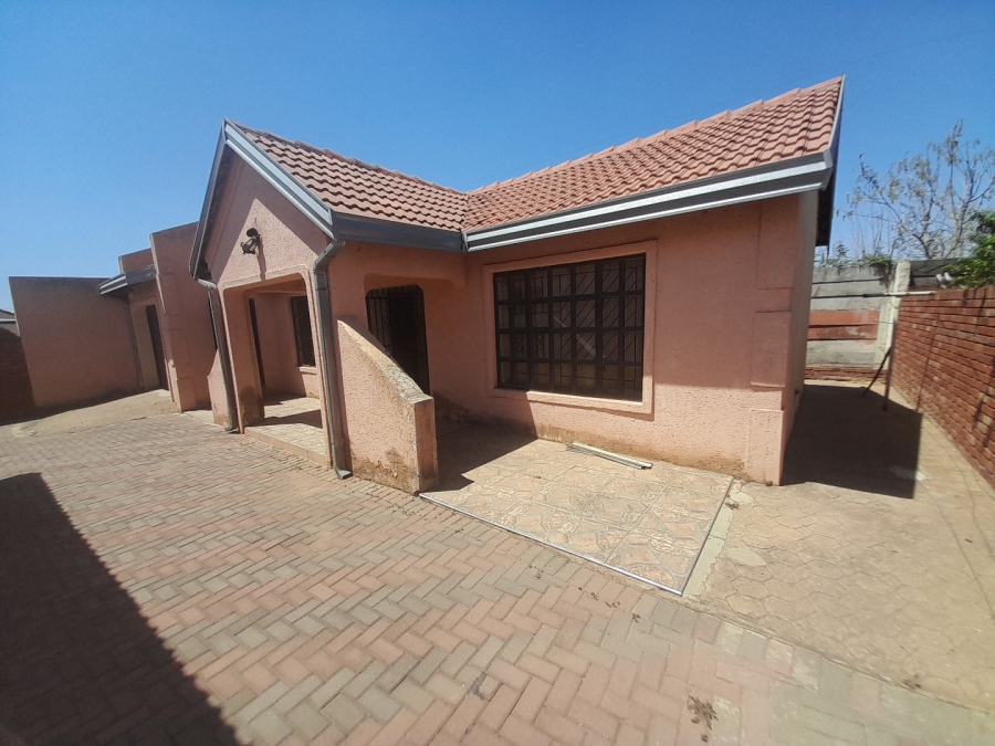 4 Bedroom Property for Sale in Soshanguve GG Gauteng