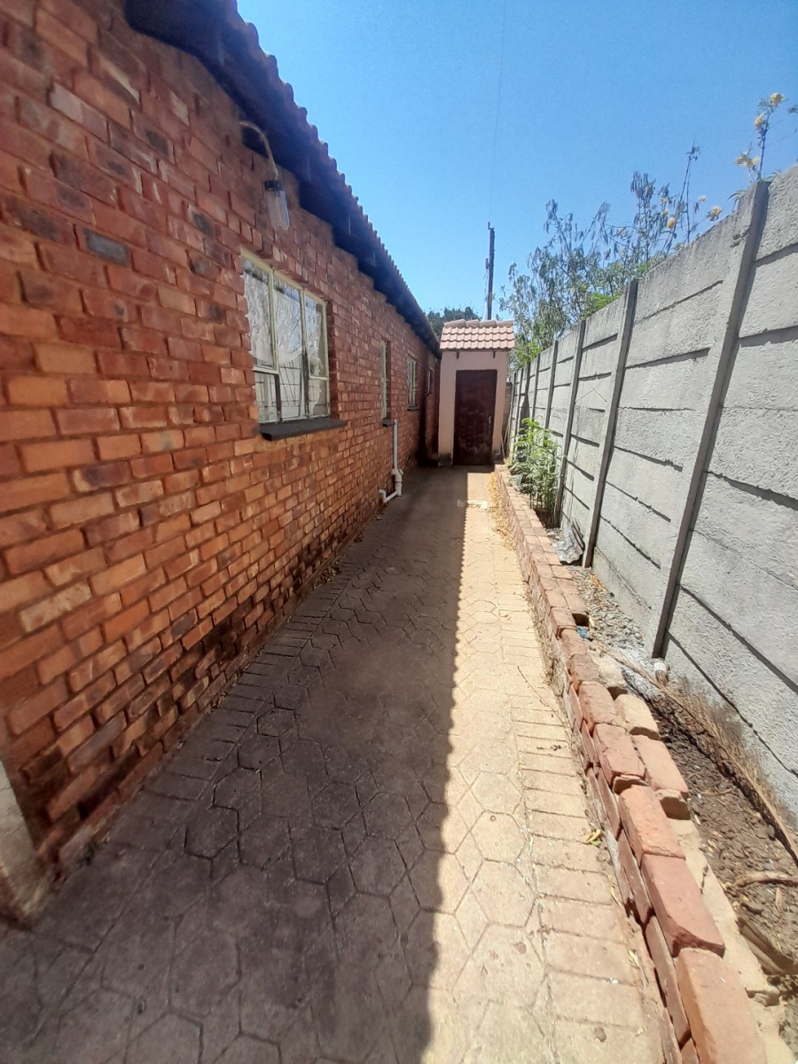 4 Bedroom Property for Sale in Soshanguve GG Gauteng