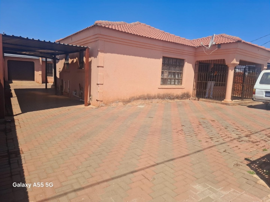 4 Bedroom Property for Sale in Soshanguve GG Gauteng