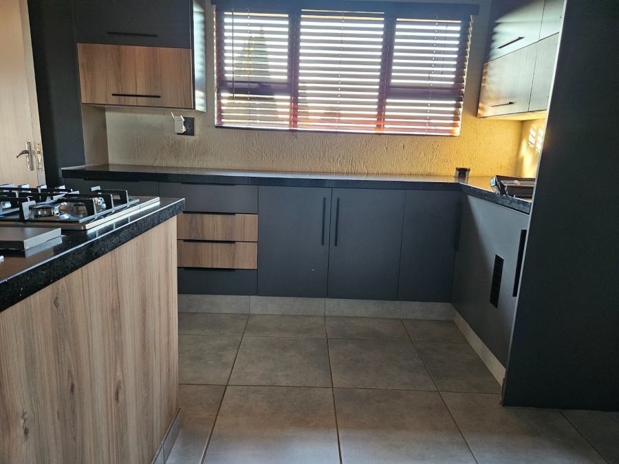 To Let 3 Bedroom Property for Rent in Crystal Park Gauteng