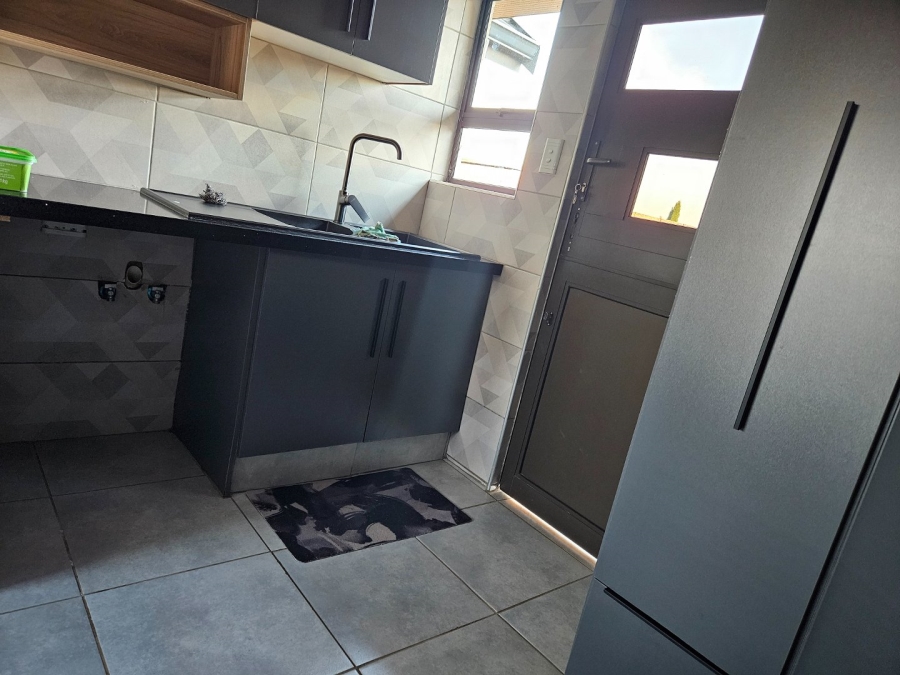 To Let 3 Bedroom Property for Rent in Crystal Park Gauteng