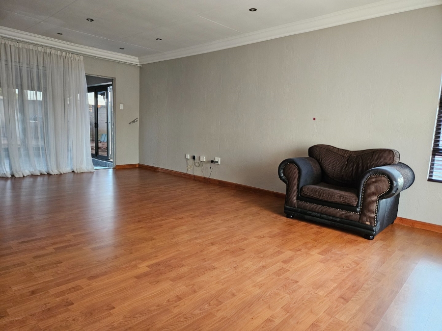 To Let 3 Bedroom Property for Rent in Crystal Park Gauteng