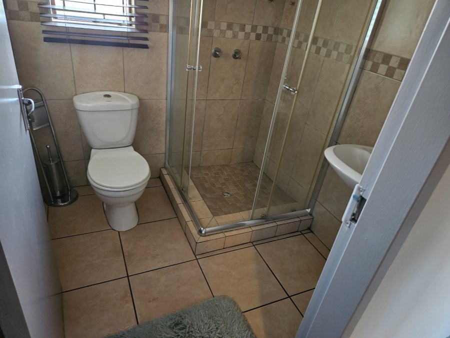 To Let 3 Bedroom Property for Rent in Crystal Park Gauteng