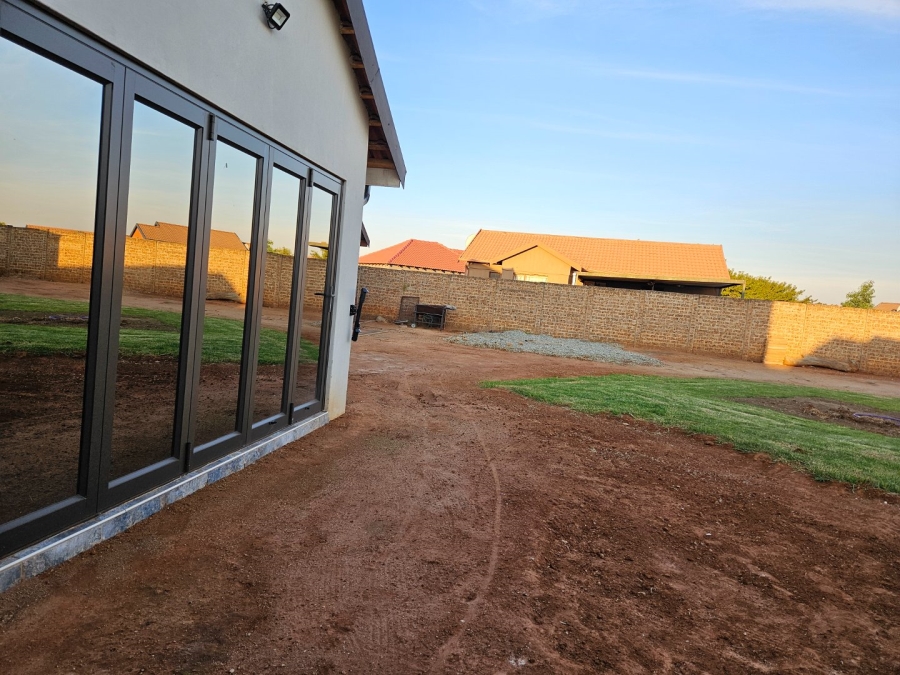 To Let 3 Bedroom Property for Rent in Crystal Park Gauteng