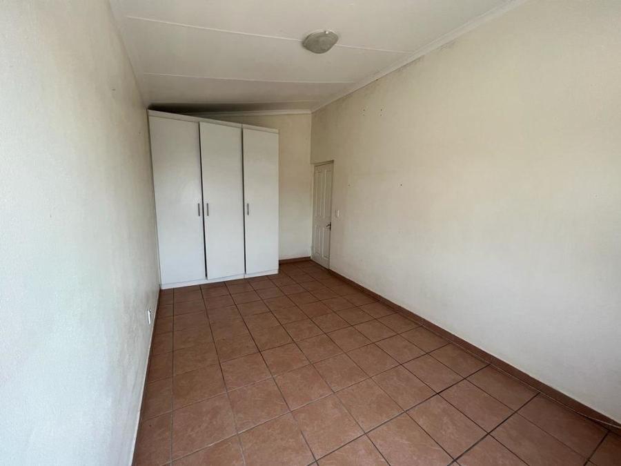 To Let 2 Bedroom Property for Rent in Fairland Gauteng