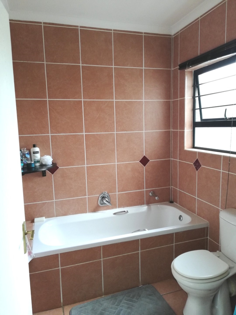 To Let 2 Bedroom Property for Rent in Fairland Gauteng