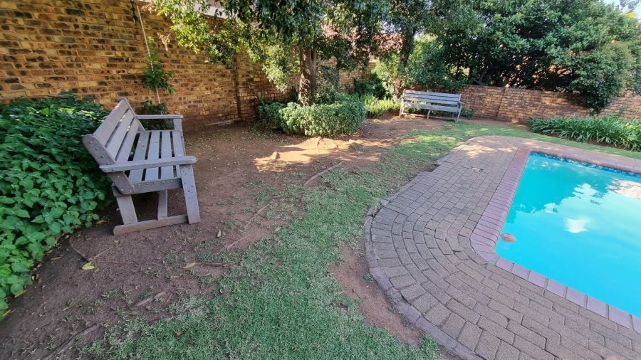 2 Bedroom Property for Sale in Zwartkop Gauteng