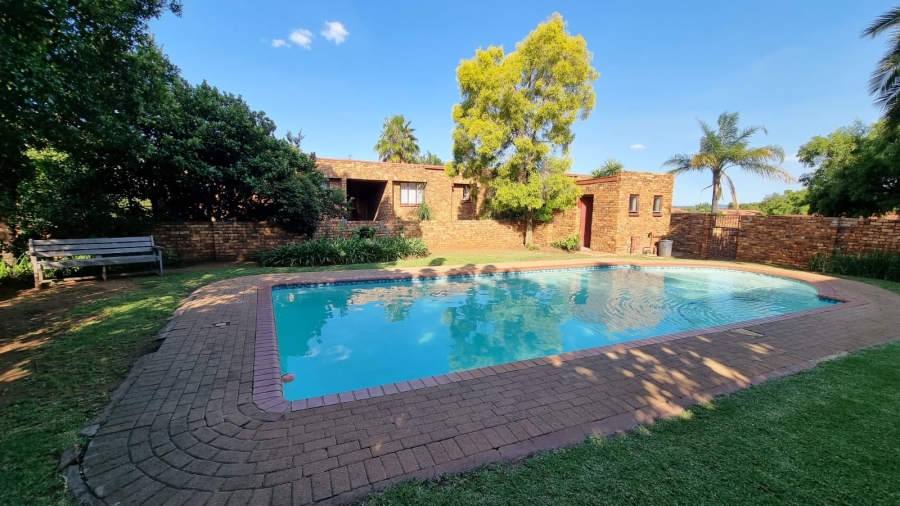 2 Bedroom Property for Sale in Zwartkop Gauteng