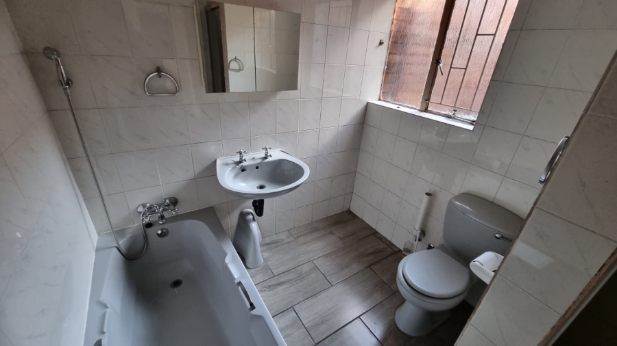 2 Bedroom Property for Sale in Zwartkop Gauteng