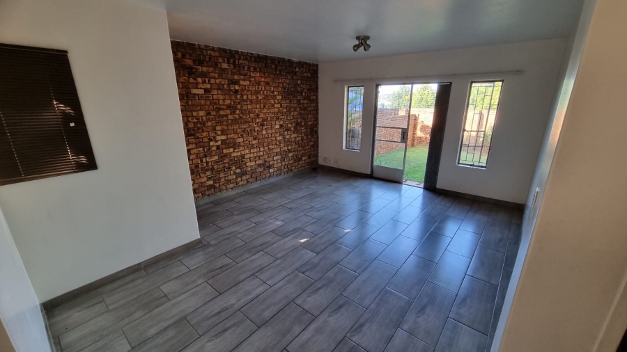 2 Bedroom Property for Sale in Zwartkop Gauteng