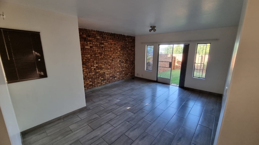 2 Bedroom Property for Sale in Zwartkop Gauteng