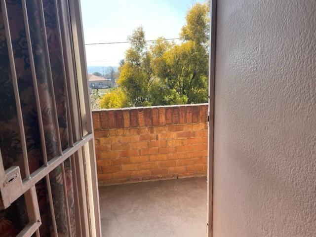 3 Bedroom Property for Sale in Linmeyer Gauteng