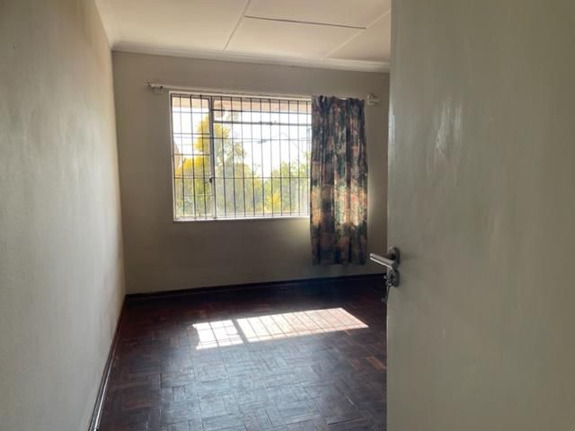 3 Bedroom Property for Sale in Linmeyer Gauteng