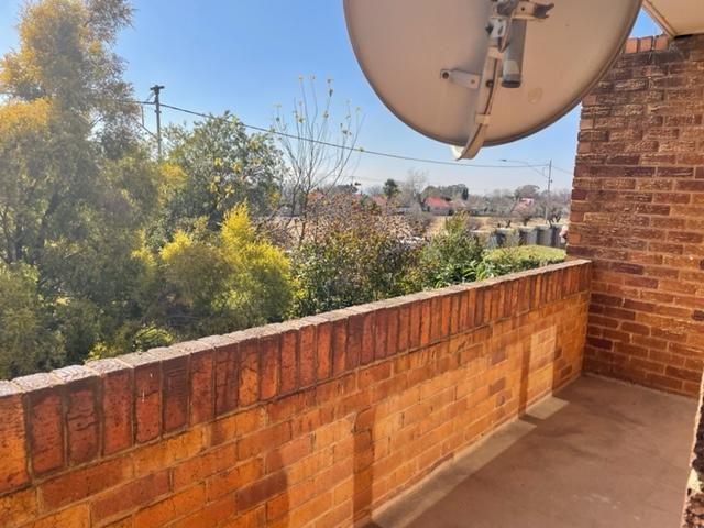 3 Bedroom Property for Sale in Linmeyer Gauteng