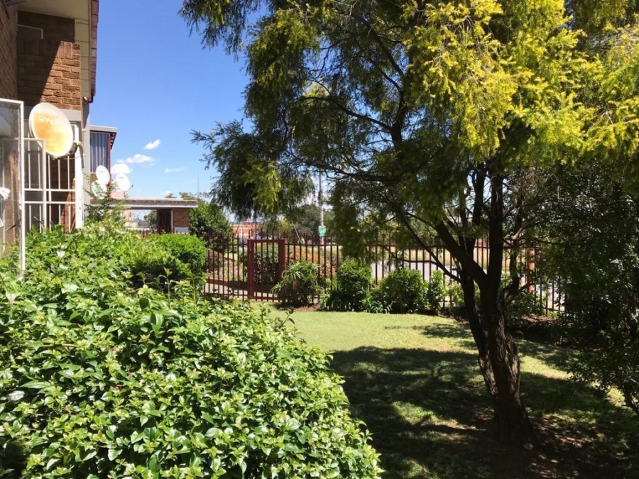 3 Bedroom Property for Sale in Linmeyer Gauteng