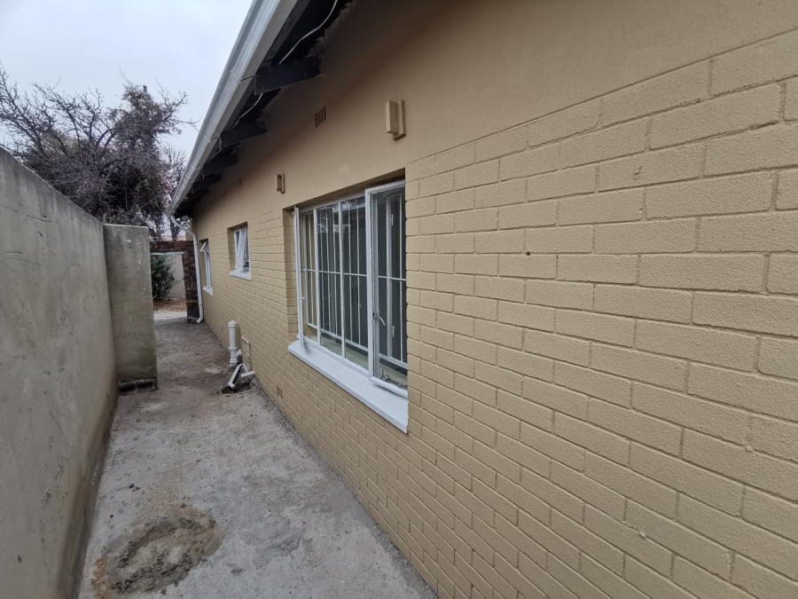 To Let 1 Bedroom Property for Rent in Rewlatch Gauteng