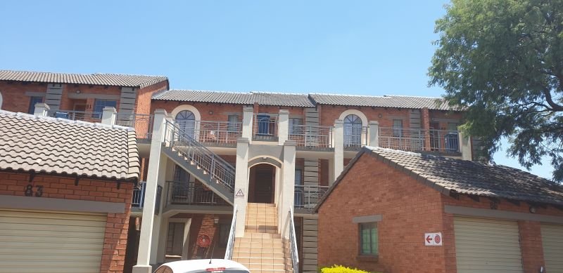 To Let 2 Bedroom Property for Rent in Die Hoewes Gauteng