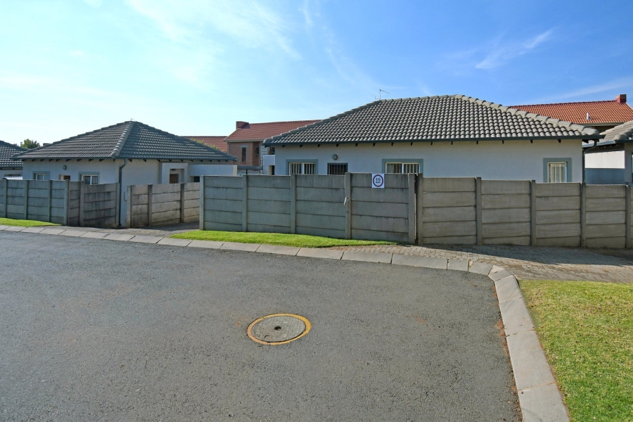 3 Bedroom Property for Sale in Amorosa Gauteng