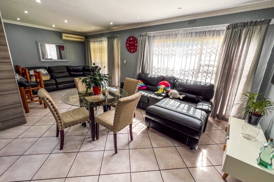 To Let 3 Bedroom Property for Rent in Glenvista Gauteng