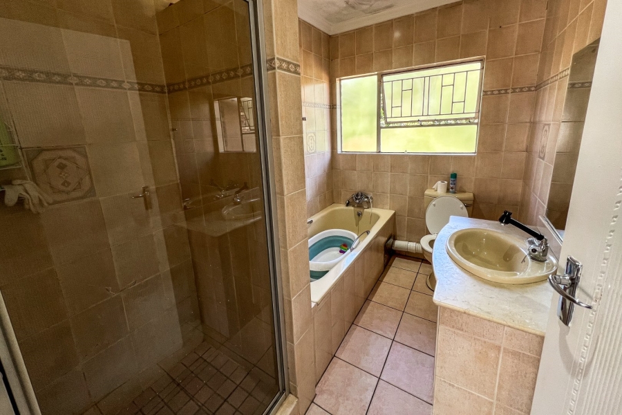 To Let 3 Bedroom Property for Rent in Glenvista Gauteng