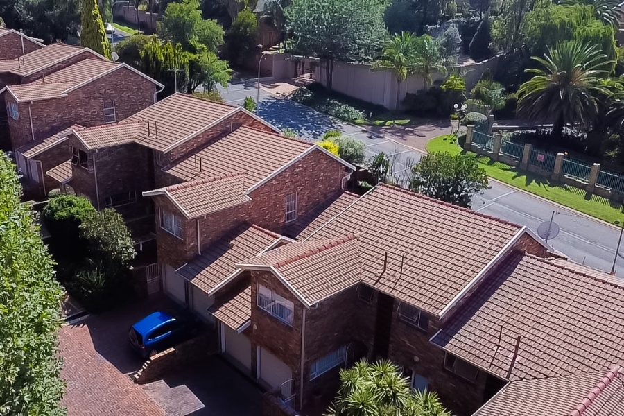 To Let 3 Bedroom Property for Rent in Glenvista Gauteng