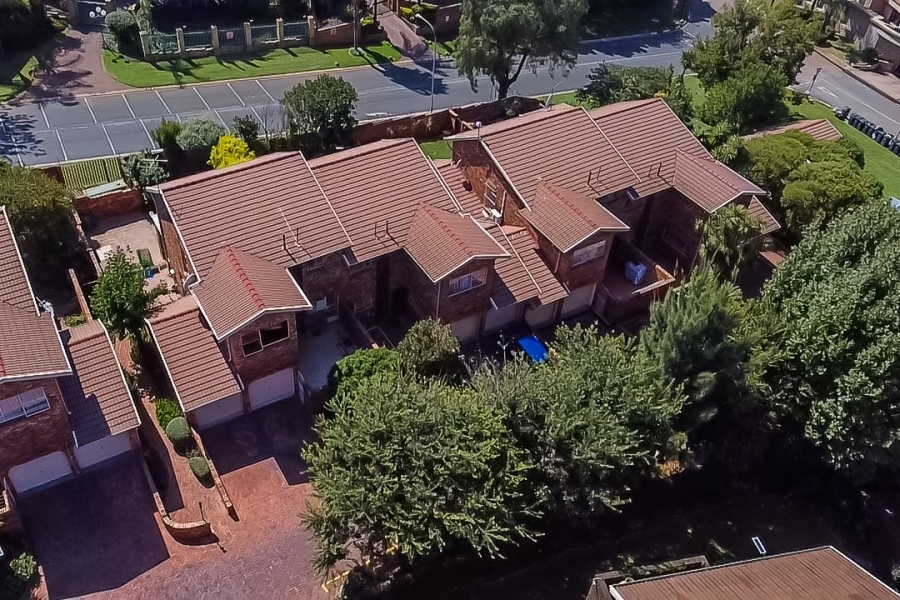 To Let 3 Bedroom Property for Rent in Glenvista Gauteng