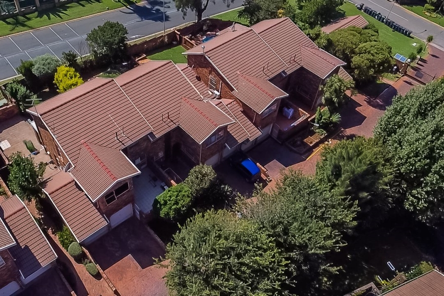 To Let 3 Bedroom Property for Rent in Glenvista Gauteng