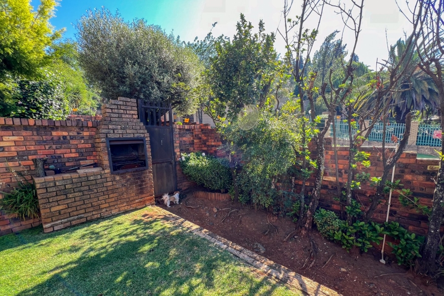 To Let 3 Bedroom Property for Rent in Glenvista Gauteng